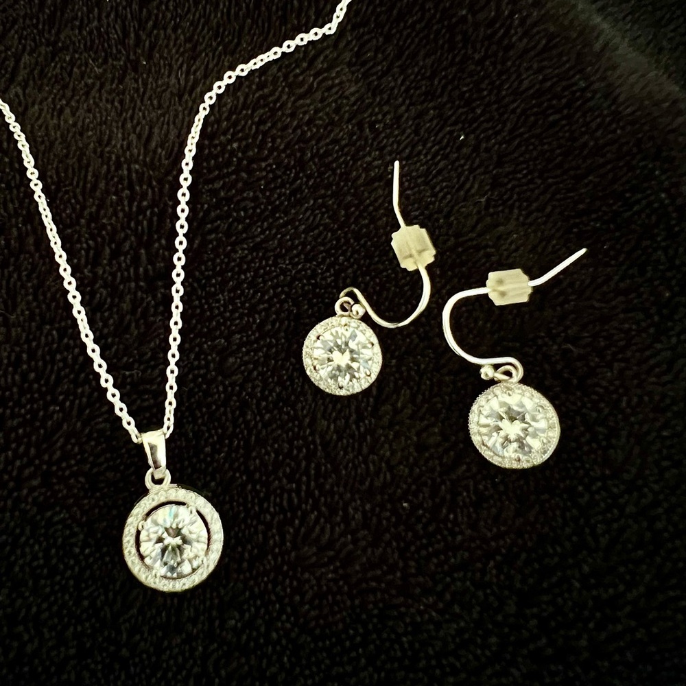 Elegant Silver Necklace & Earrings Set with zirconia